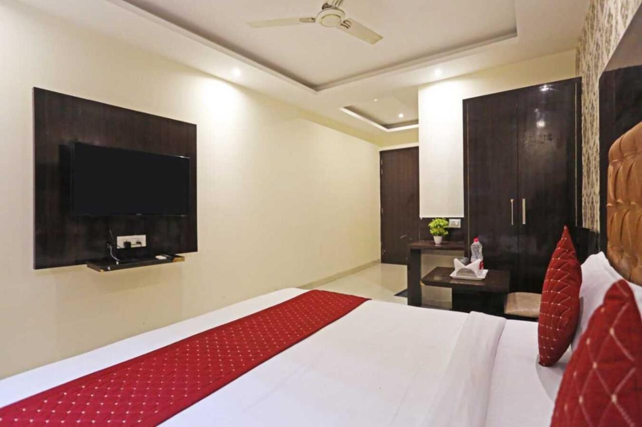 Iconic Inn Near Delhi Igi Airport Нью-Дели Экстерьер фото
